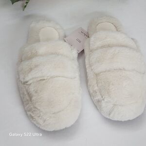 Cozy Cream Faux Fur Slippers
